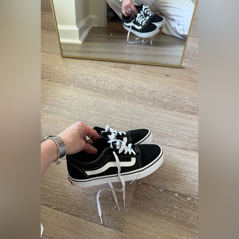VANS  black white classic sneakers- size 6,5- excellent condition - Picture 4 of 12